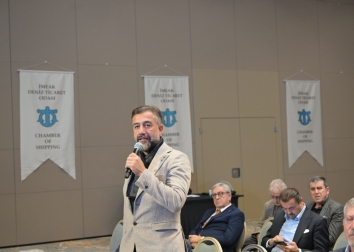 28-29 Kasım 2025 tarihlerinde gerçekleşen IMEAK Deniz ticaret Odası Meclis ve Meslek Komiteleri toplantısına Başkan Yardımcımız Dr. Kaptan Ali Burçin EKE katılım göstermiş ve Denizciler için Yıpranma Payı hakkının geri verilmesi, vize sorunlarının giderilmesi bakımından yardımcı olacak yeşil pasapor